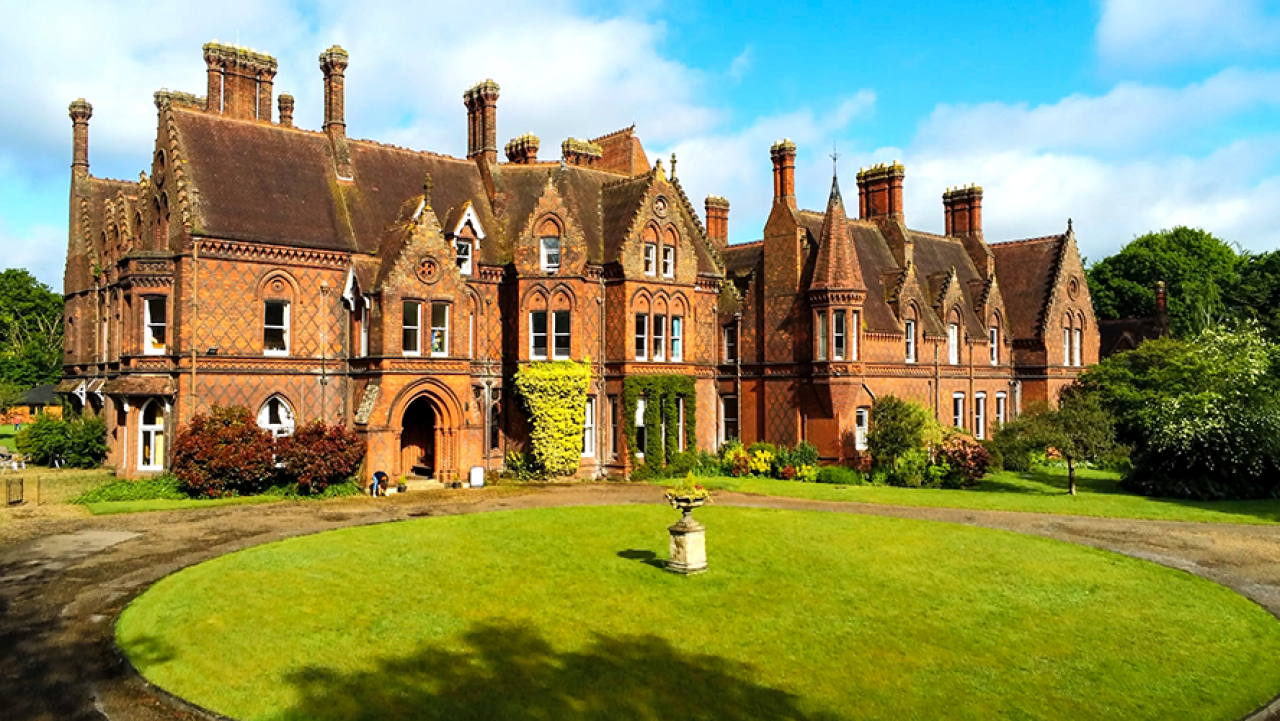 Front view of Easneye House.